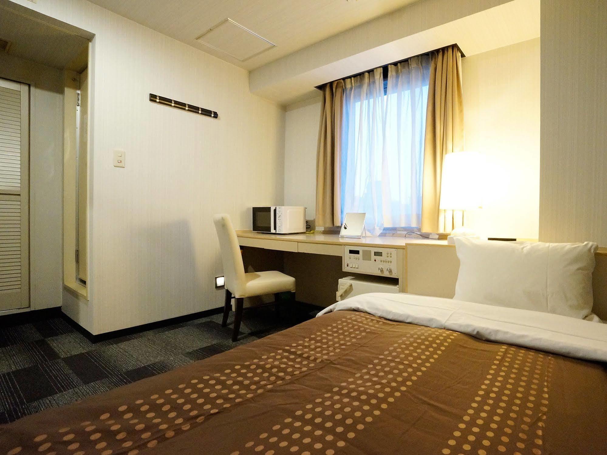 Livemax Kyoto Gojo Hotell Exteriör bild