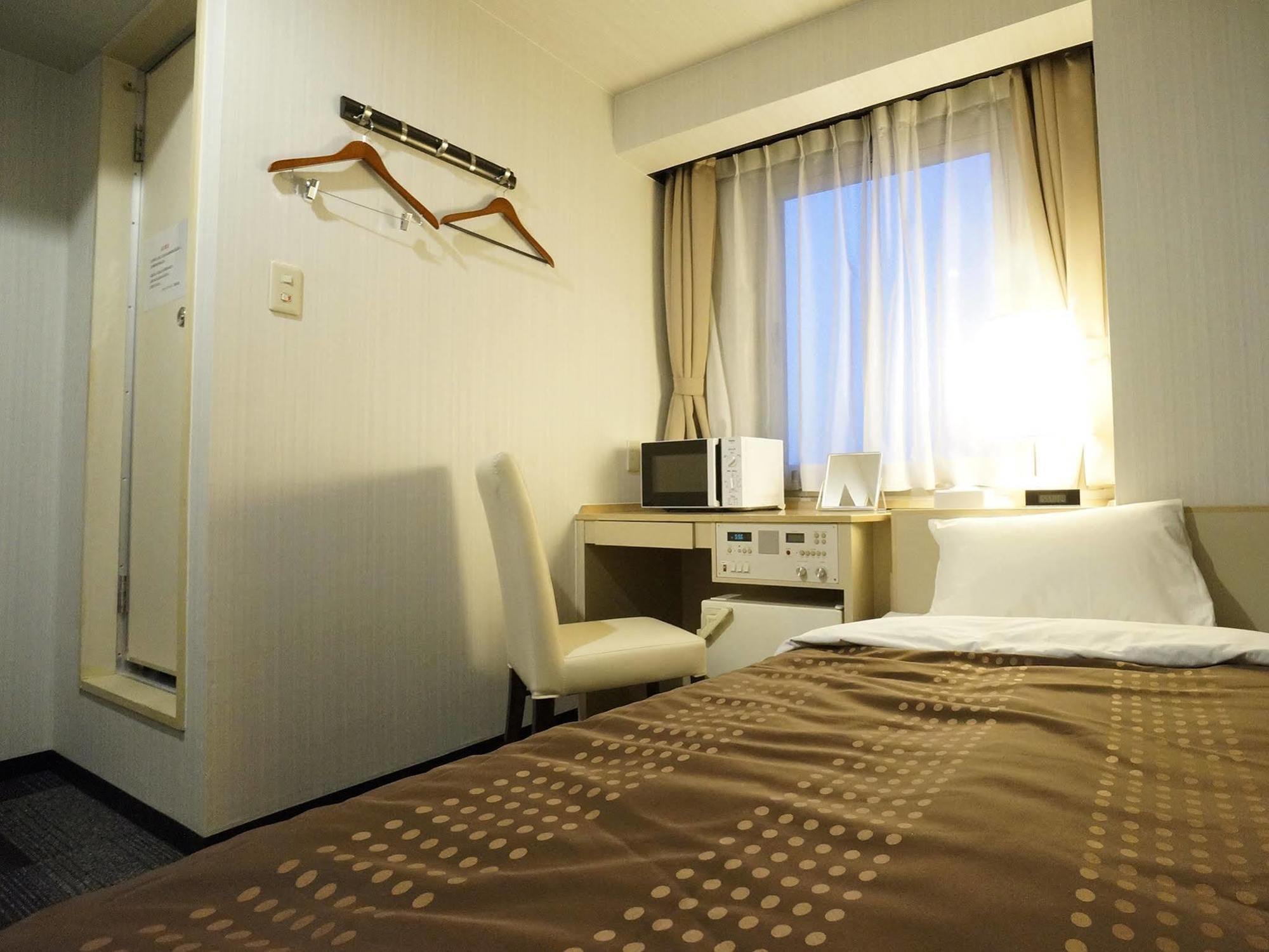 Livemax Kyoto Gojo Hotell Exteriör bild
